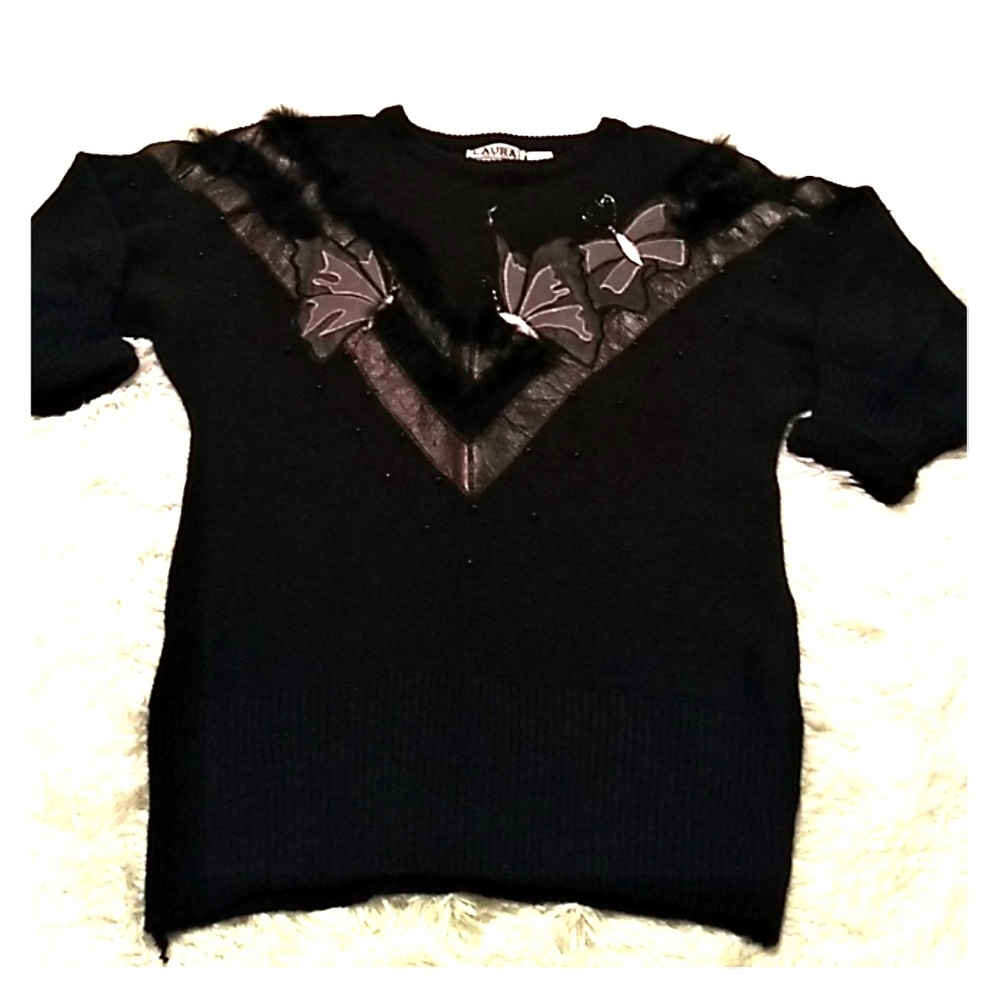 Sweater. Design with fur. Sz ( M )